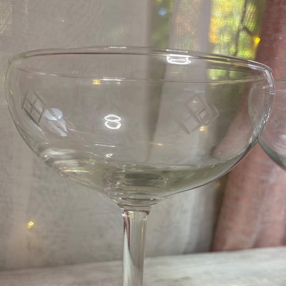 Elegant Clear Glass Coupe Set - Picture 3 of 4